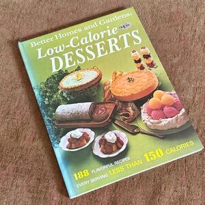 Better Homes and Gardens Low-Calorie Desserts Cookbook - Green Cover